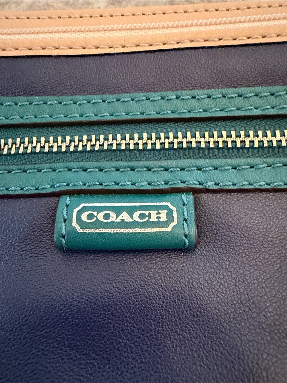 Coach NWT Daisy Spectator Double Zip Leather Wristlet/Clutch Navy,Green & Tan - Picture 10 of 16